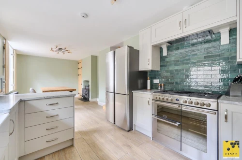 House - Semi-Detached Main Photo