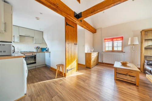 House - Semi-Detached Main Photo