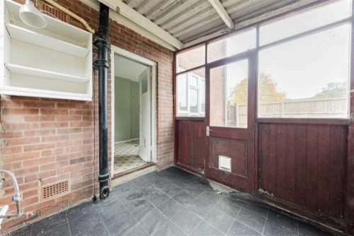 House - Semi-Detached Main Photo