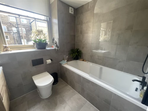 House - Townhouse Photo 4