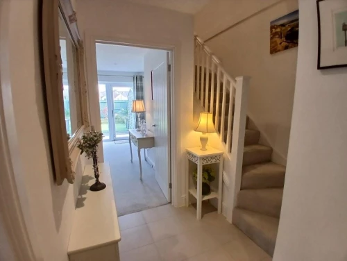 House - Semi-Detached Main Photo