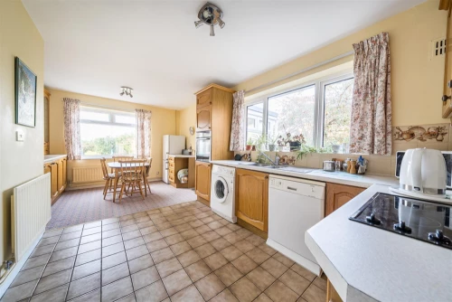 Bungalow - Detached Main Photo