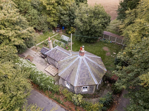 Bungalow - Detached Main Photo