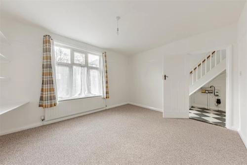 House - Semi-Detached Main Photo