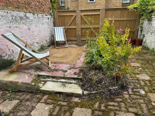 House - Terraced Photo 3