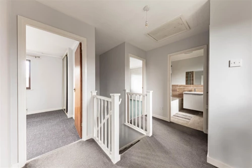 House - Semi-Detached Main Photo