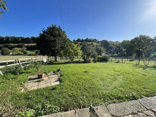 House - Semi-Detached Main Photo