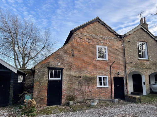House - Semi-Detached Main Photo