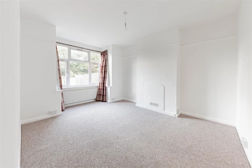 House - Semi-Detached Main Photo