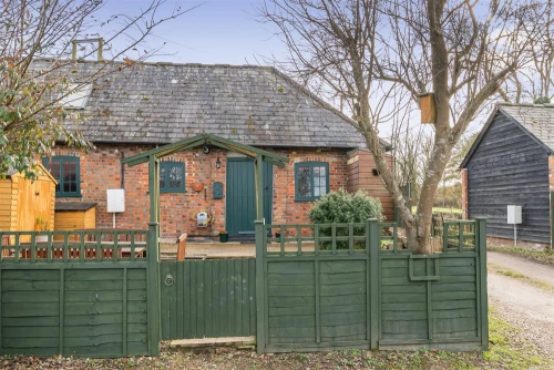 House - Semi-Detached Main Photo