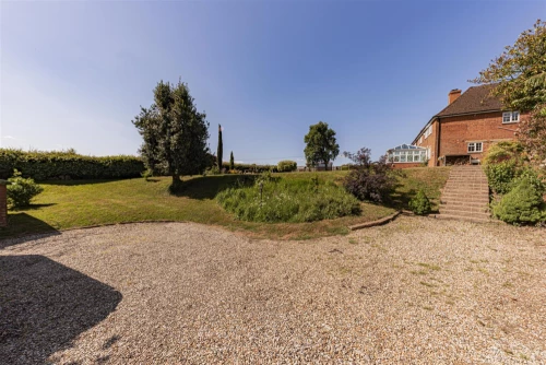 House - Terraced Main Photo