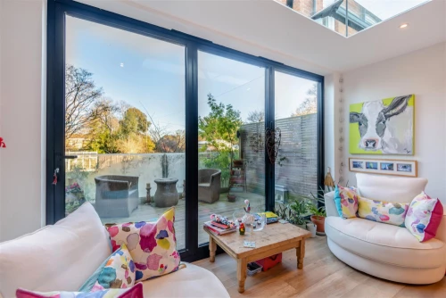 House - Semi-Detached Main Photo