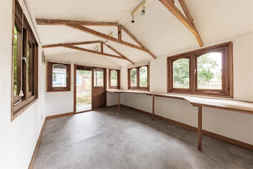 House - Semi-Detached Main Photo