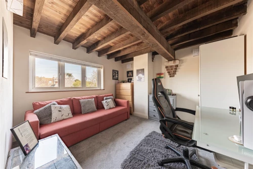 House - Semi-Detached Main Photo