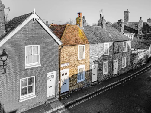 House - Terraced Photo 1