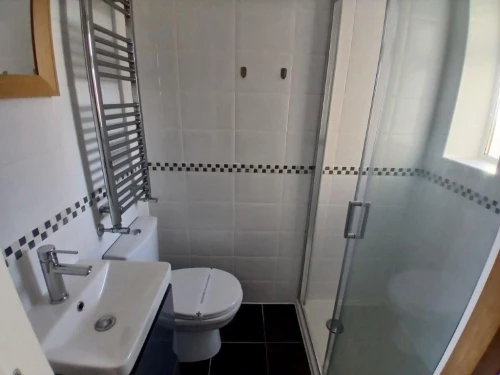 House - Semi-Detached Main Photo