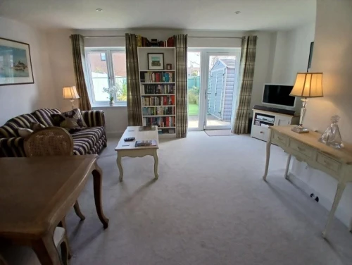 House - Semi-Detached Main Photo