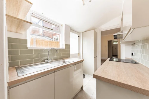 House - Terraced Main Photo