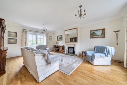 House - Detached Photo 4