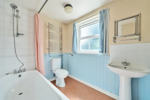 House - Semi-Detached Main Photo