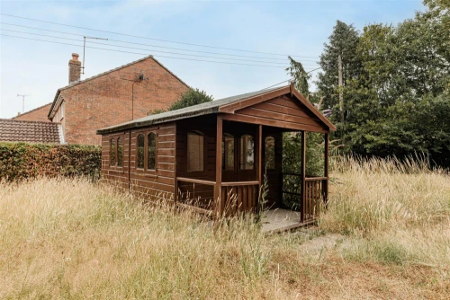 House - Semi-Detached Main Photo