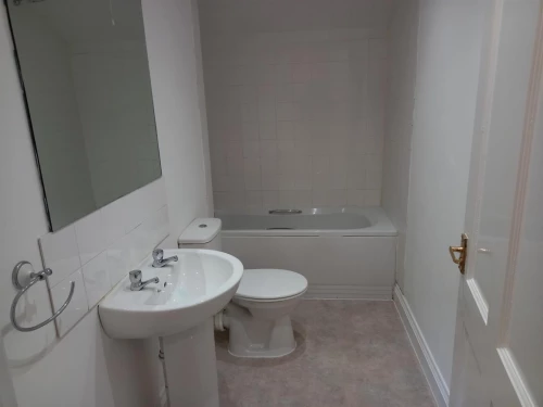 House - Semi-Detached Main Photo