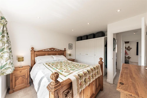 House - Semi-Detached Main Photo