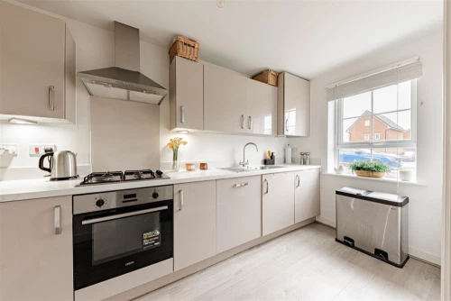 House - Semi-Detached Main Photo