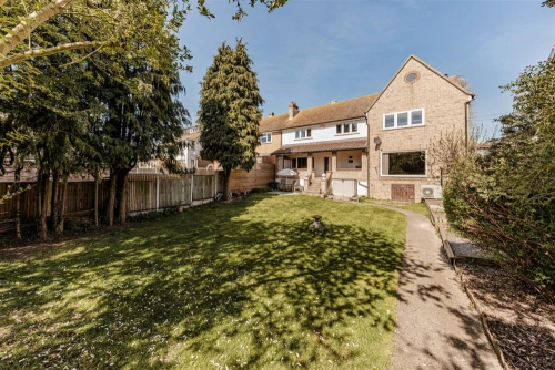 House - Semi-Detached Main Photo