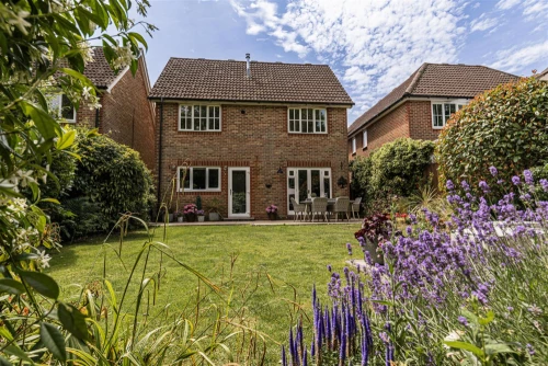 House - Detached Photo 1