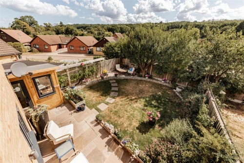 House - Semi-Detached Main Photo