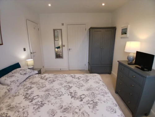 House - Semi-Detached Main Photo