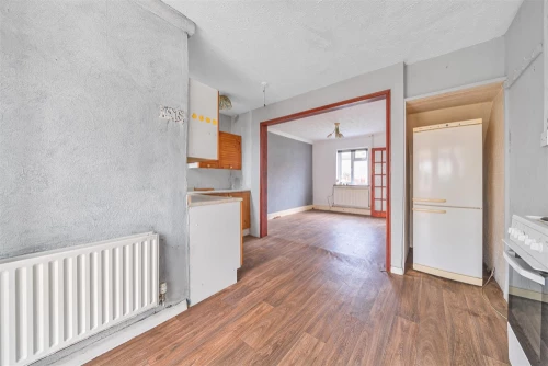 House - Semi-Detached Main Photo