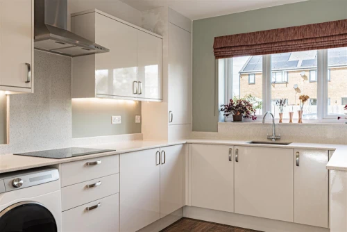 House - Semi-Detached Main Photo