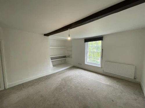 House - Semi-Detached Main Photo