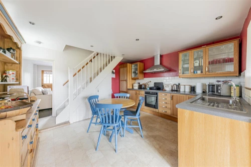 House - Semi-Detached Main Photo