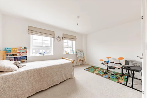 House - Semi-Detached Main Photo