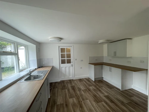 House - Semi-Detached Photo 2