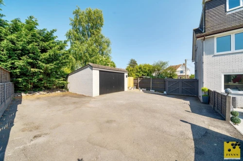 House - Detached Photo 1