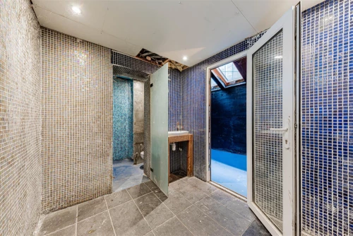 House - Semi-Detached Main Photo