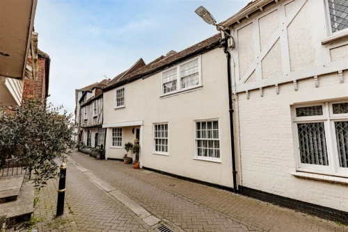 House - Terraced Main Photo