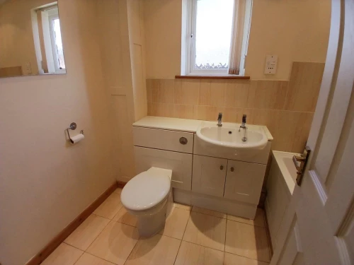 House - Semi-Detached Main Photo