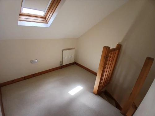 House - Semi-Detached Main Photo