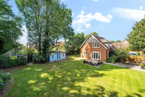 House - Detached Photo 2