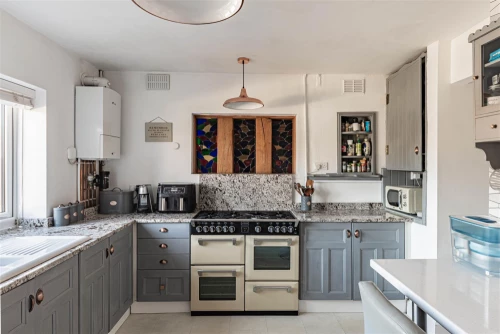 House - Semi-Detached Main Photo