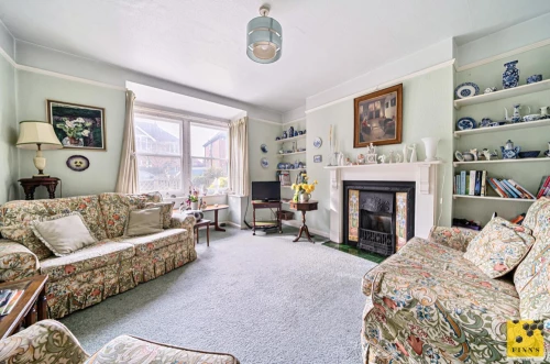 House - Detached Photo 2