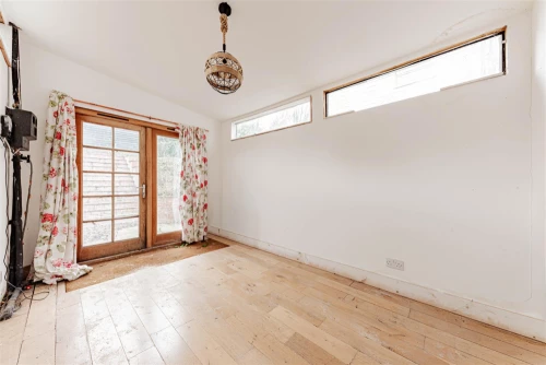 House - Semi-Detached Main Photo