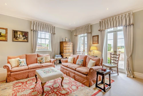 House - Detached Photo 2