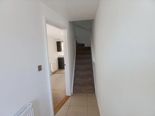 House - Semi-Detached Main Photo