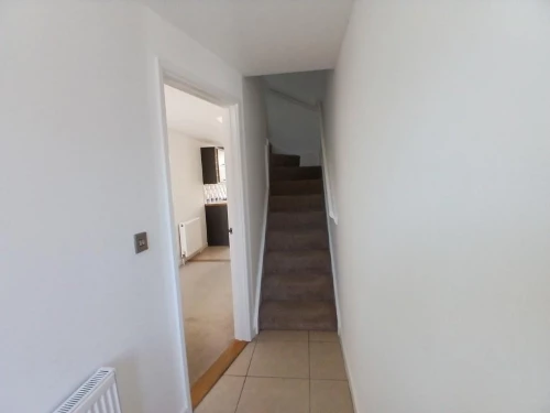 House - Semi-Detached Main Photo